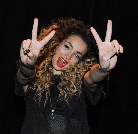 ella-eyre_40563356133_o
